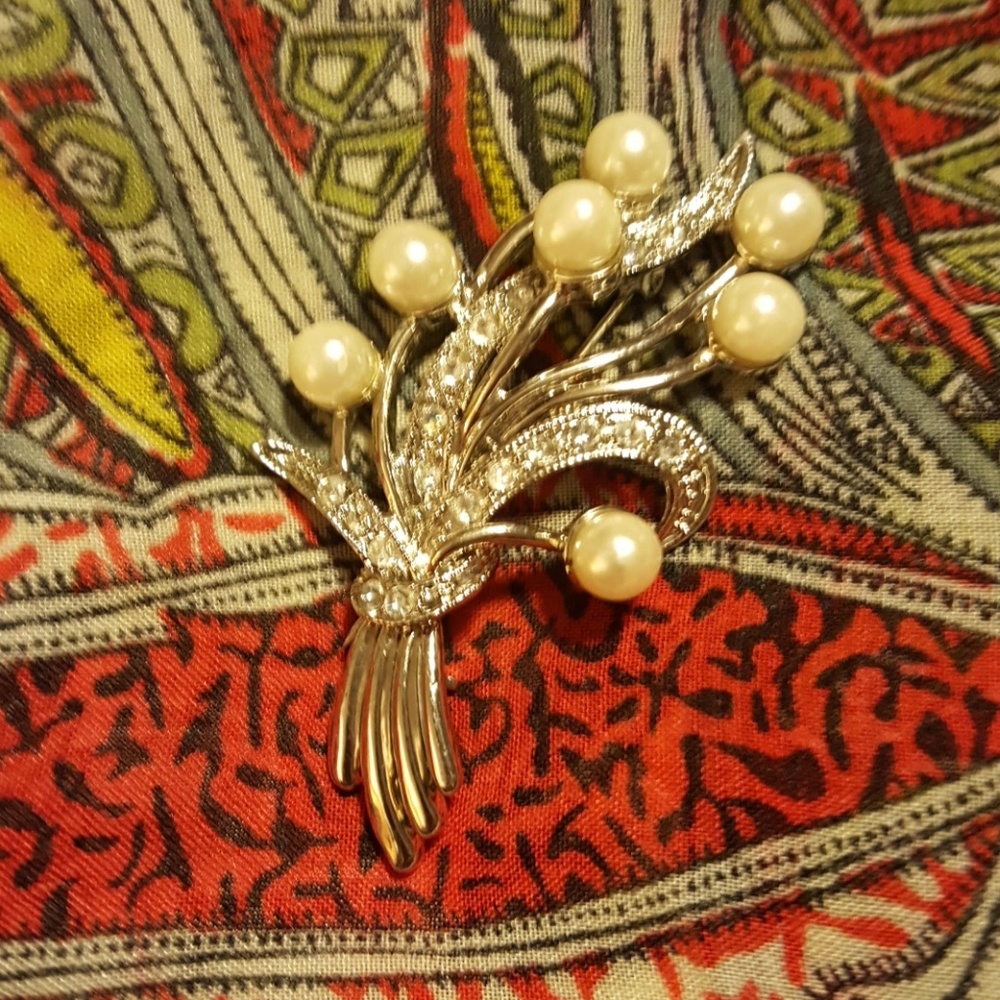 Vintage Pearl and Crystal broach